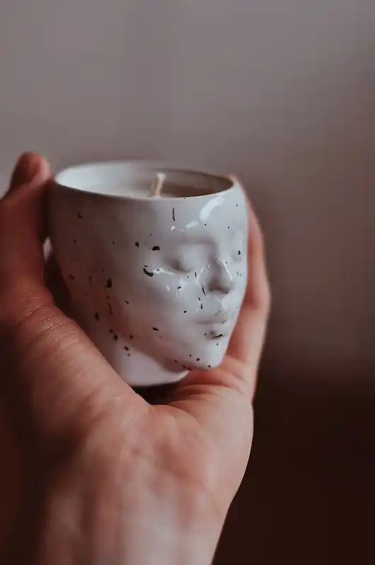 Świeczka sojowa Face Art Dots ceramiczna 60 ml Łatwy zwrot