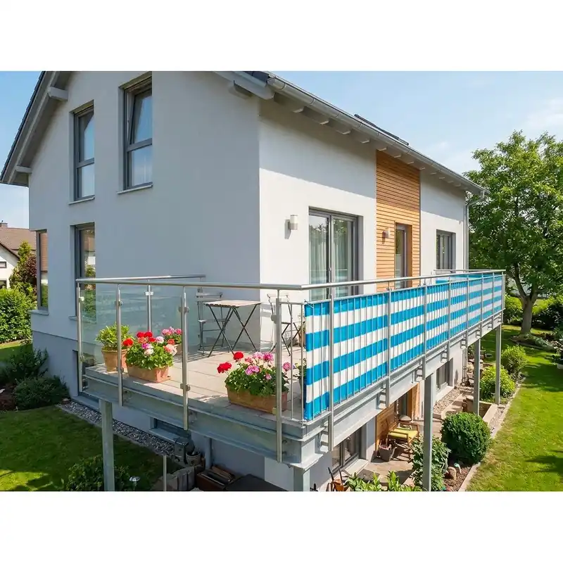Dostępne od ręki Biało-niebieska plastikowa osłona balkonowa 500x90 cm – Garden Pleasure Bonami