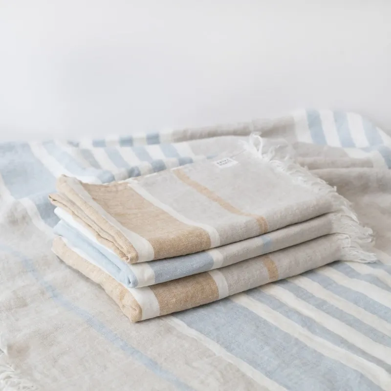 Obniżka ceny Niebieski lniany koc plażowy 140x170 cm Allure Stripe – Linen Tales Bonami